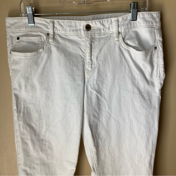 Elegant White Sexy Boot Jeans for Women - Picture 2 of 7